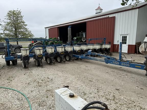 Image of Kinze 3600 equipment image 1