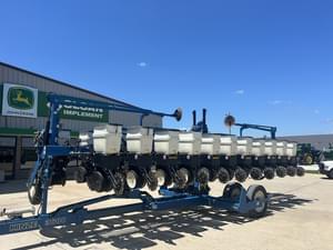 2009 Kinze 3600 Image