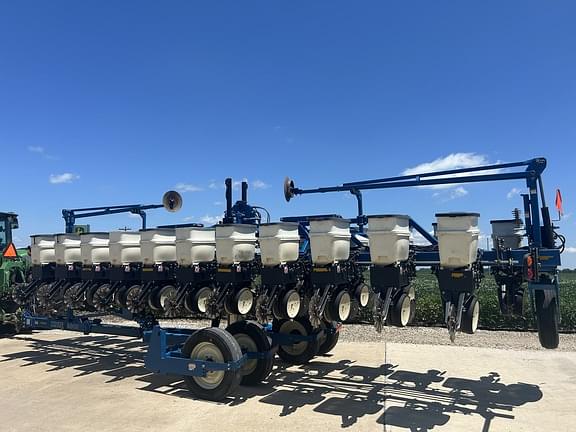 Image of Kinze 3600 equipment image 4