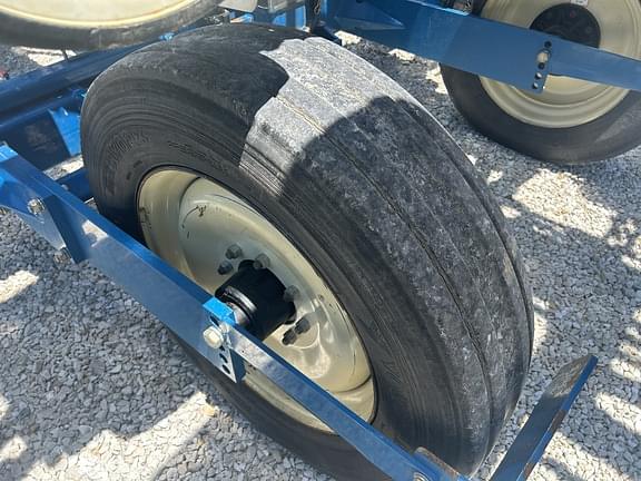Image of Kinze 3600 equipment image 3
