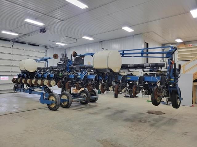 Image of Kinze 3600 equipment image 3