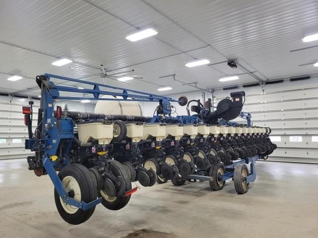 Image of Kinze 3600 equipment image 1