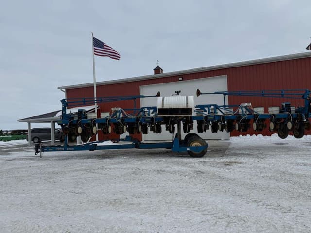 Image of Kinze 3600 equipment image 1