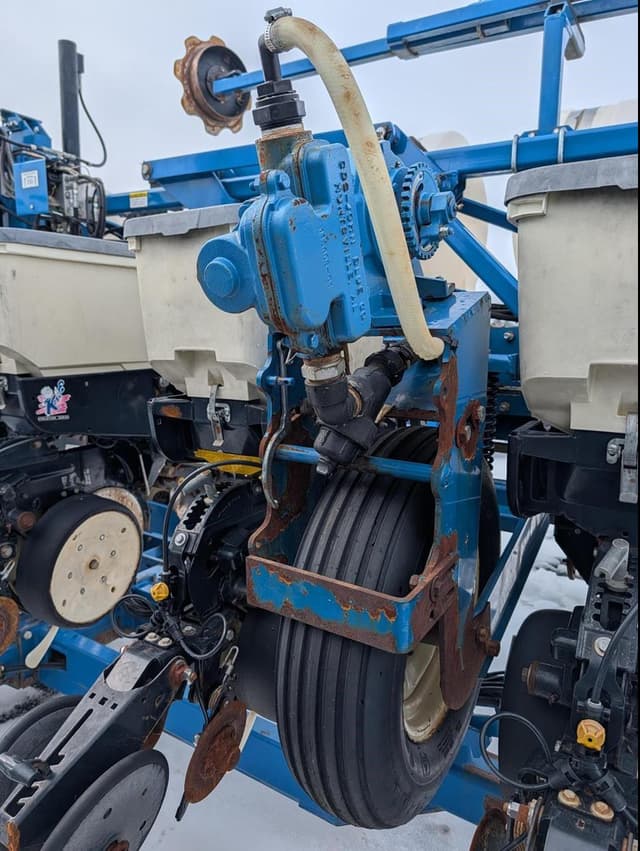 Image of Kinze 3600 equipment image 1