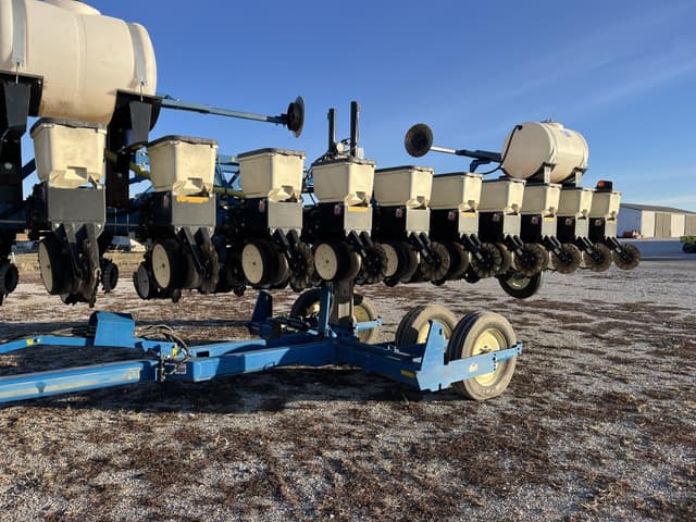 Image of Kinze 3600 equipment image 2