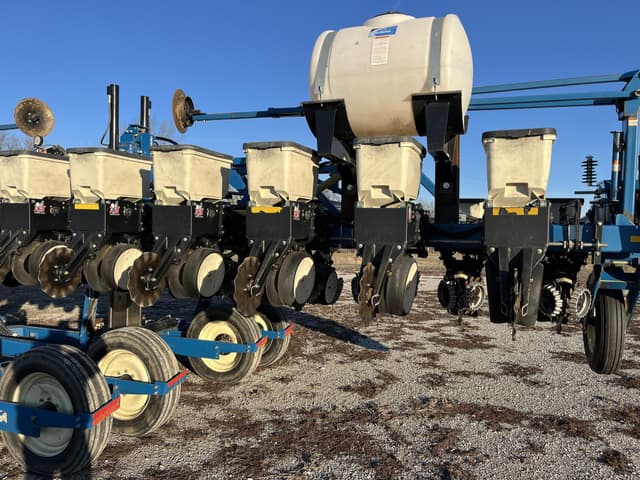 Image of Kinze 3600 equipment image 4