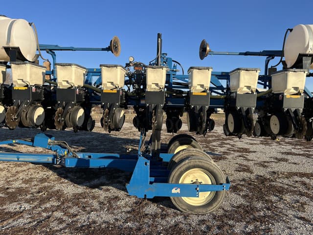 Image of Kinze 3600 equipment image 3