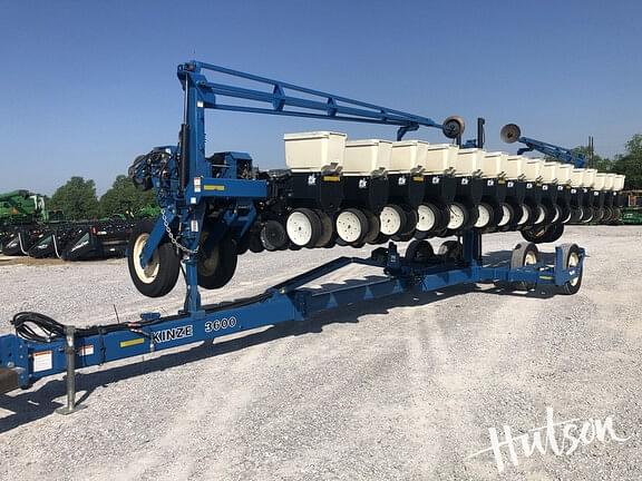 Image of Kinze 3600 equipment image 1