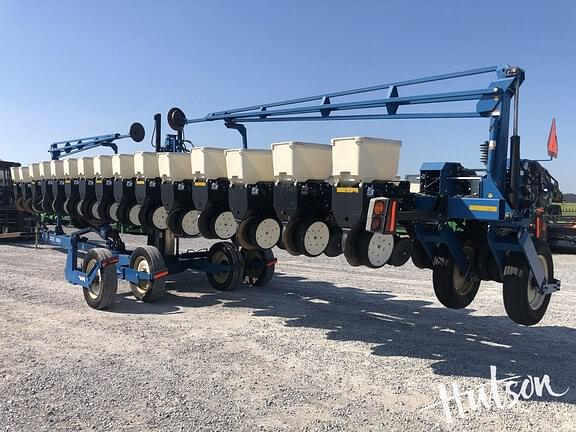 Image of Kinze 3600 equipment image 3