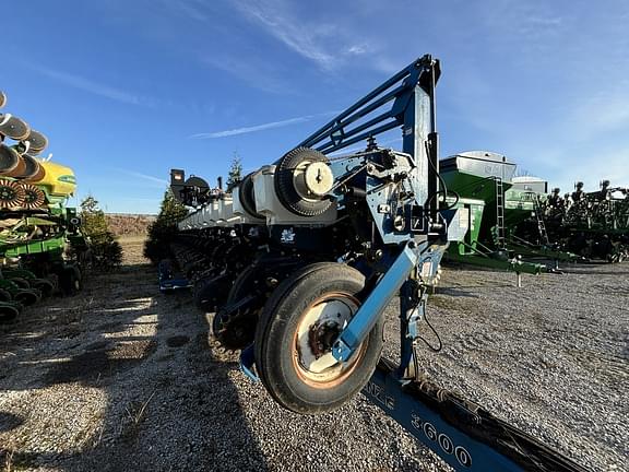 Image of Kinze 3600 equipment image 3