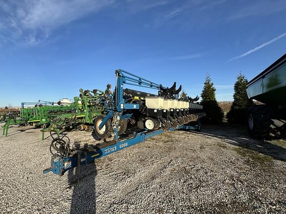 Image of Kinze 3600 equipment image 1