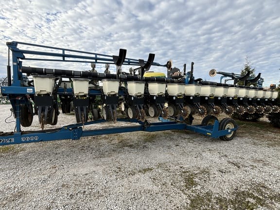 2009 Kinze 3600 Equipment Image0