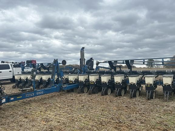 Image of Kinze 3600 equipment image 2