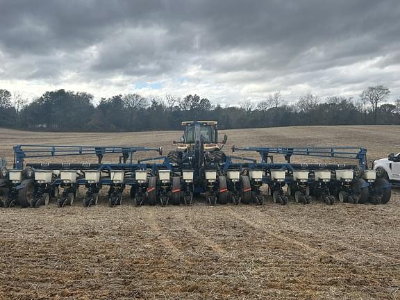 Image of Kinze 3600 equipment image 4