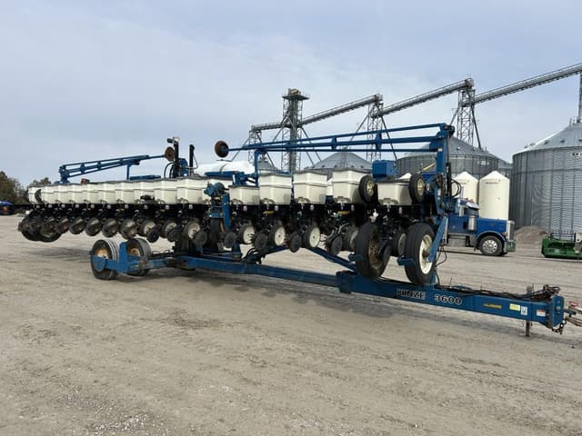 Image of Kinze 3600 equipment image 1