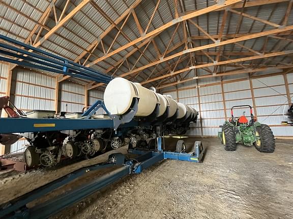 Image of Kinze 3600 equipment image 2