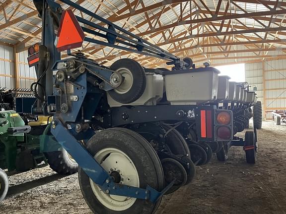 Image of Kinze 3600 equipment image 4