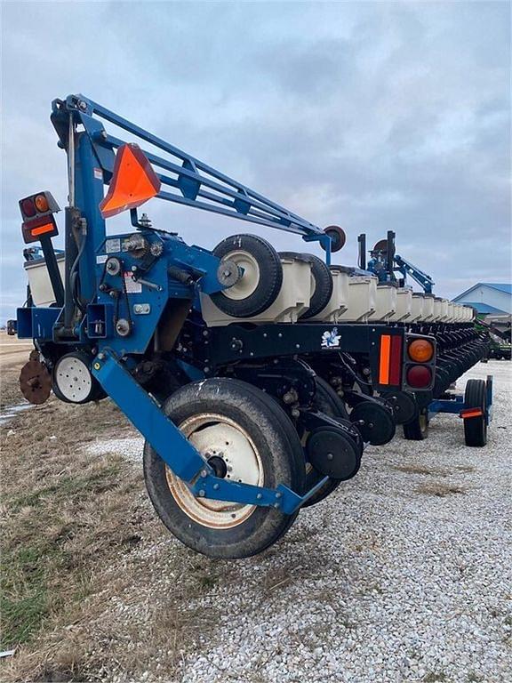 Image of Kinze 3600 equipment image 2