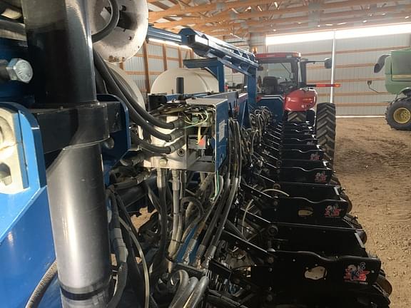 Image of Kinze 3600 equipment image 1