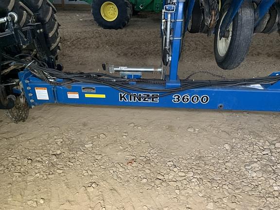 Image of Kinze 3600 equipment image 4