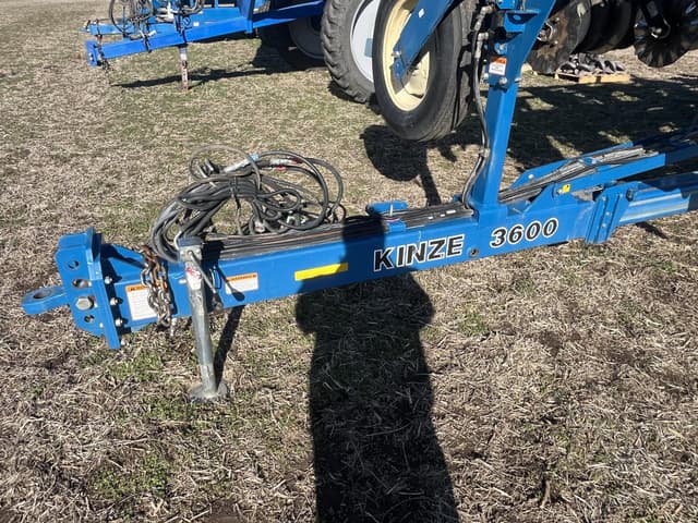 Image of Kinze 3600 equipment image 1