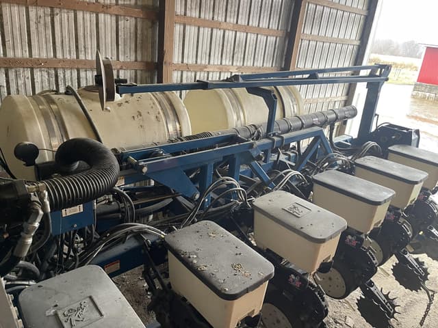 Image of Kinze 3600 equipment image 2