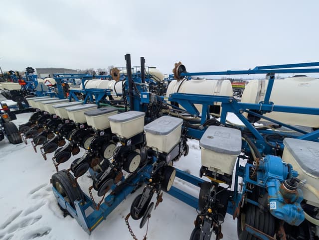 Image of Kinze 3600 equipment image 2