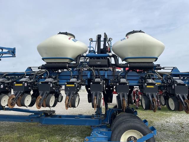 Image of Kinze 3660ASD equipment image 1
