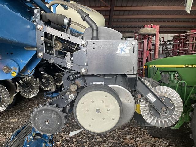 Image of Kinze 3600 equipment image 3