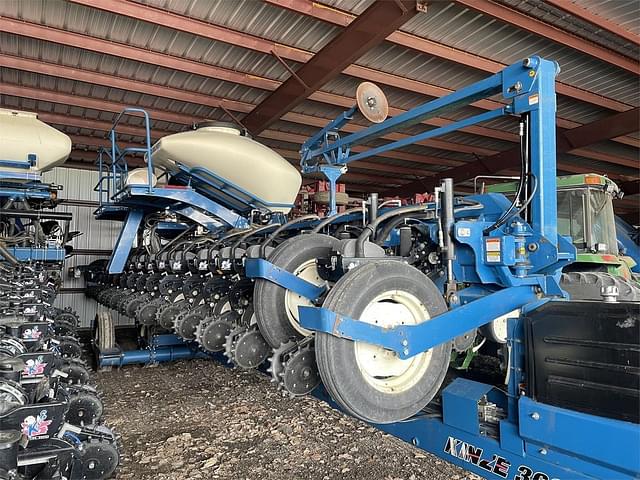 Image of Kinze 3600 equipment image 1