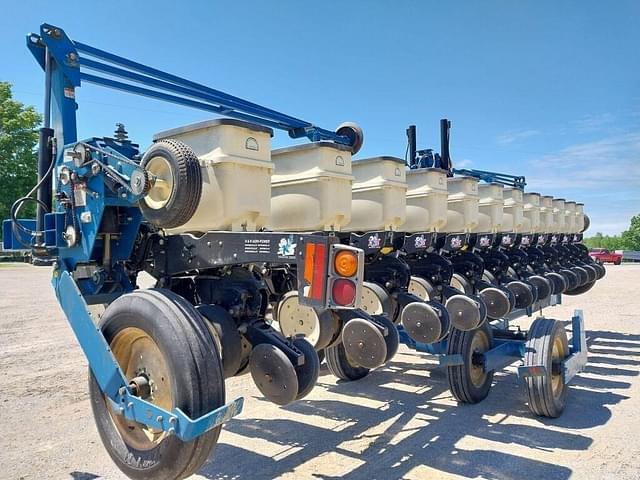 Image of Kinze 3600 equipment image 4