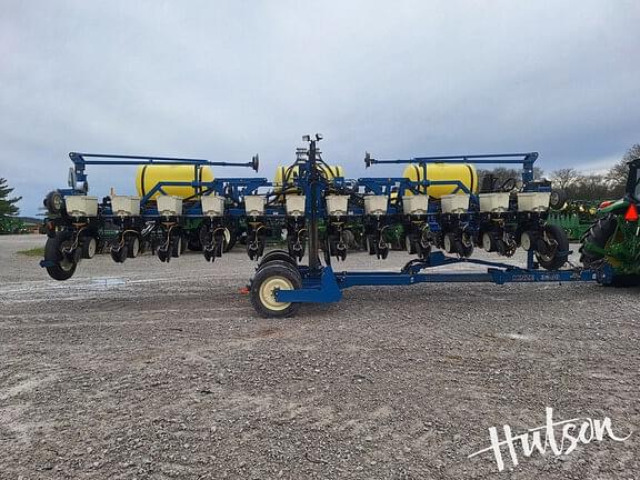 Image of Kinze 3600 equipment image 1