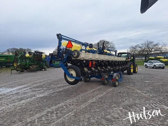 Image of Kinze 3600 equipment image 2