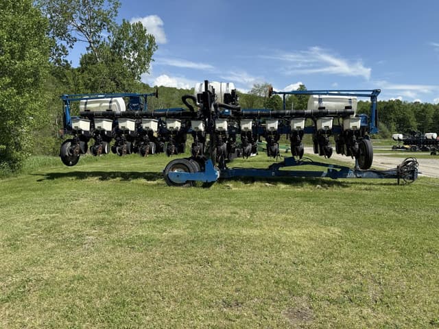Image of Kinze 3600 equipment image 3