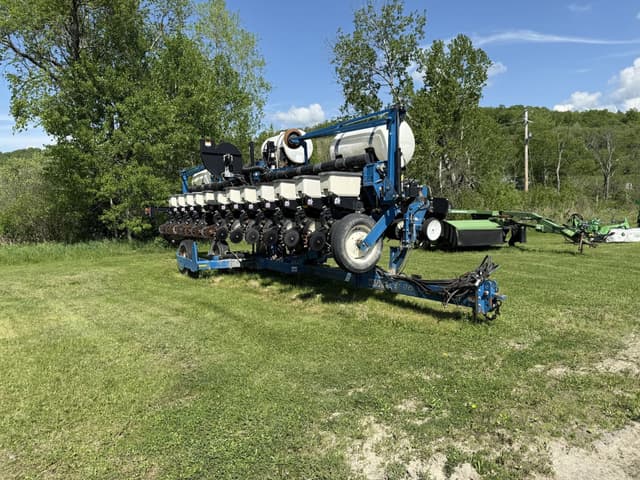Image of Kinze 3600 equipment image 2