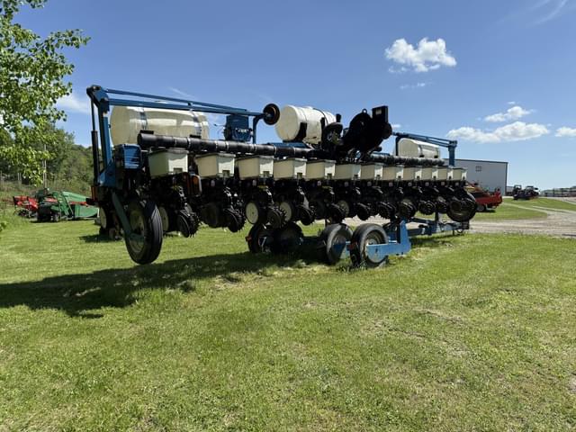 Image of Kinze 3600 equipment image 4