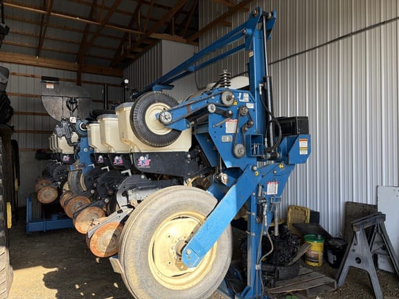 2009 Kinze 3600 Equipment Image0