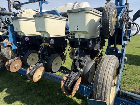 Image of Kinze 3600 equipment image 2