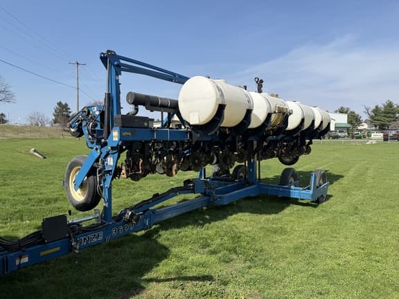 Image of Kinze 3600 equipment image 1