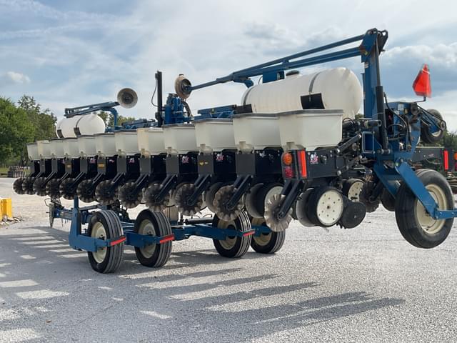 Image of Kinze 3600 equipment image 3