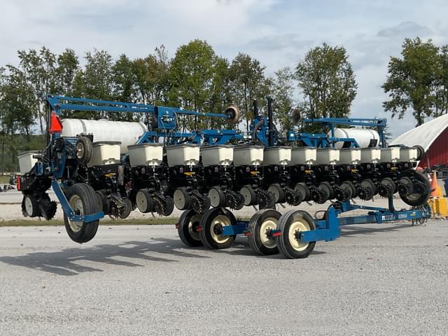 Image of Kinze 3600 equipment image 4