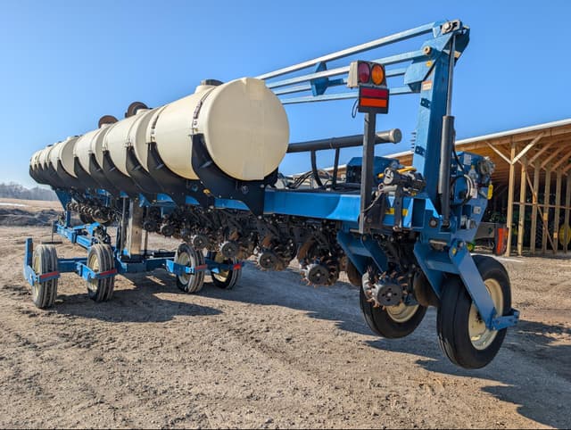 Image of Kinze 3600 equipment image 4