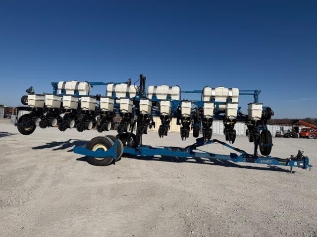 Image of Kinze 3650 equipment image 2