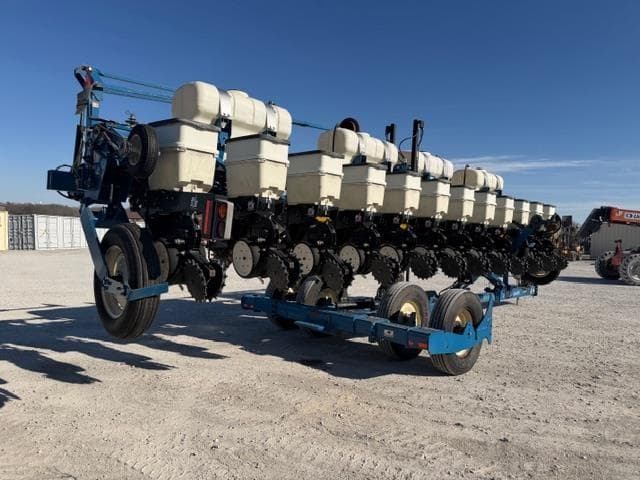 Image of Kinze 3650 equipment image 3