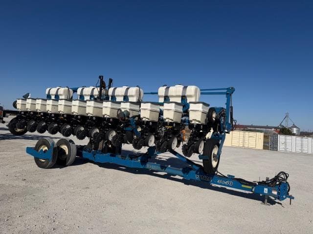 Image of Kinze 3650 equipment image 1