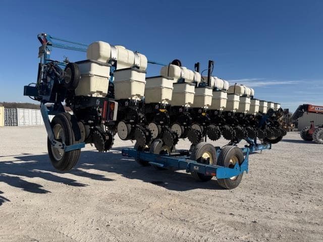 Image of Kinze 3650 equipment image 3