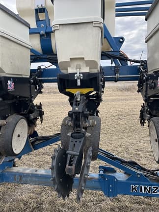 Image of Kinze 3650 equipment image 3