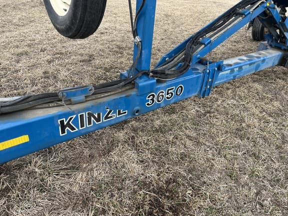 Image of Kinze 3650 equipment image 1