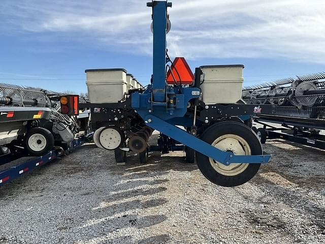 Image of Kinze 3660 equipment image 2