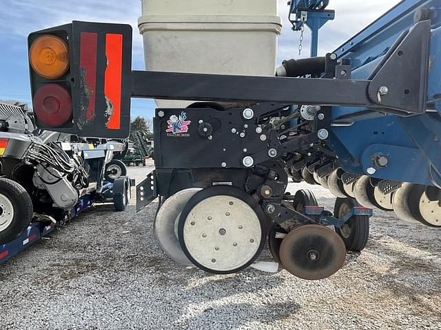 Image of Kinze 3660 equipment image 4